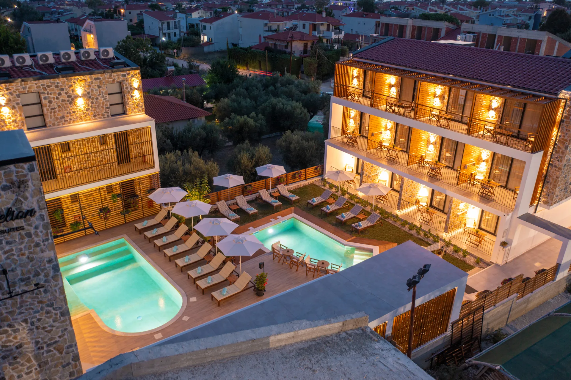 Tiara Holidays - Dandelion Premium Suites - bazeni